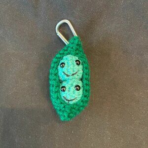 NWT Hand-Crocheted Peas in a Pod Key Chain